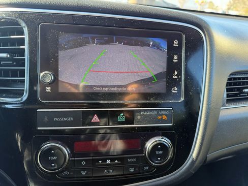 Used 2019 Mitsubishi Outlander SEL image 12