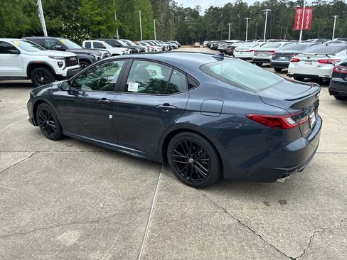 New 2026 Toyota Camry SE FWD image 3