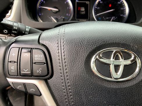Used 2019 Toyota Highlander SE AWD/4WD image 24
