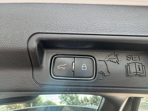 Used 2023 Ford Explorer XLT w/ Equipment Group 202A AWD/4WD image 19