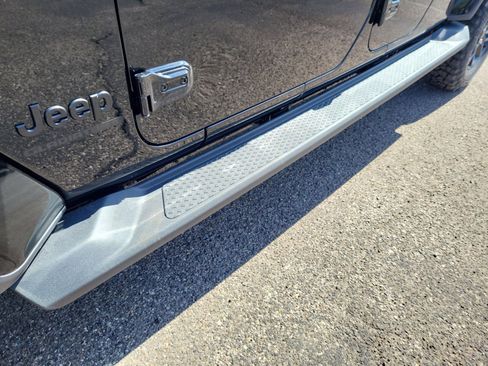 New 2025 Jeep Gladiator High Tide image 27