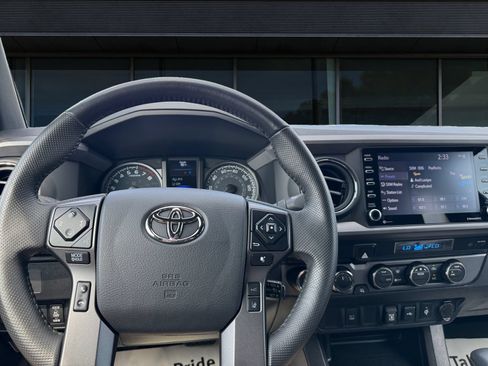 Used 2022 Toyota Tacoma TRD Off-Road AWD/4WD image 3