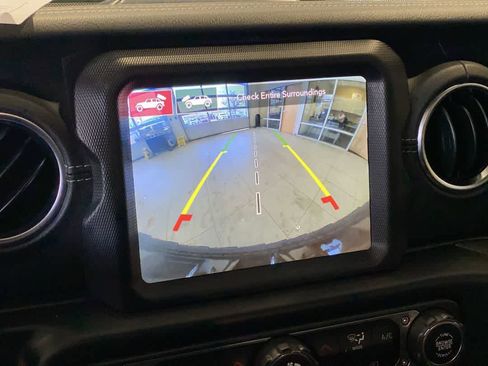 Used 2021 Jeep Wrangler Sahara w/ Safety Group image 19