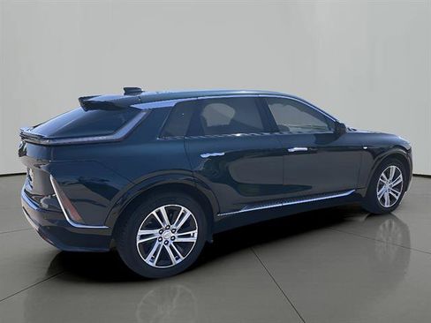 Used 2024 Cadillac Lyriq Tech AWD/4WD image 4