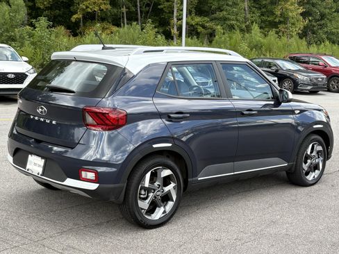 Used 2025 Hyundai Venue Limited FWD image 23