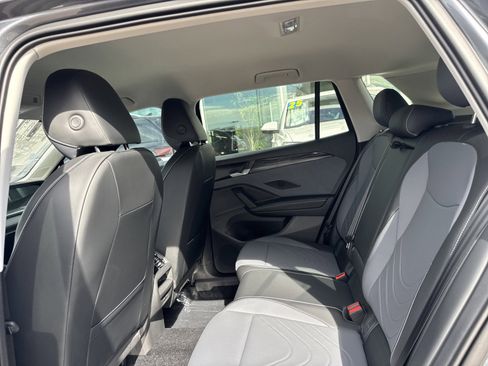 New 2026 Volkswagen Tiguan SE FWD image 18
