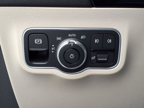 Used 2025 Mercedes-Benz GLA 250 image 11