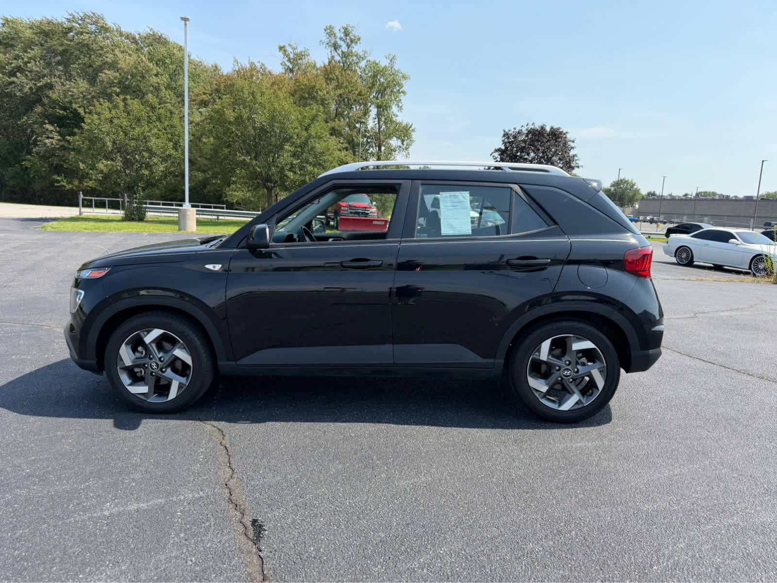 Used 2023 Hyundai Venue SEL w/ Cargo Package FWD image 4