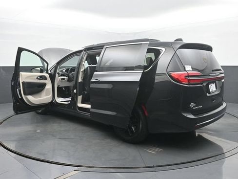 Used 2022 Chrysler Pacifica Touring-L FWD image 53
