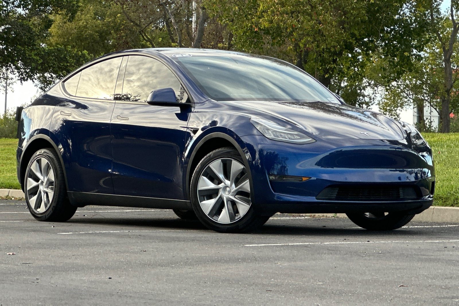 Used 2022 Tesla Model Y Long Range AWD/4WD image 2