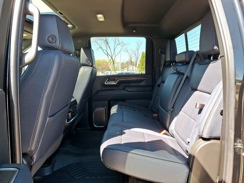 Used 2024 Chevrolet Silverado 2500 High Country w/ High Country Premium Package AWD/4WD image 10