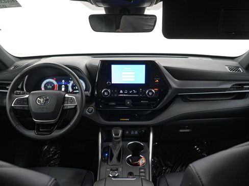 Used 2025 Toyota Highlander XSE image 14