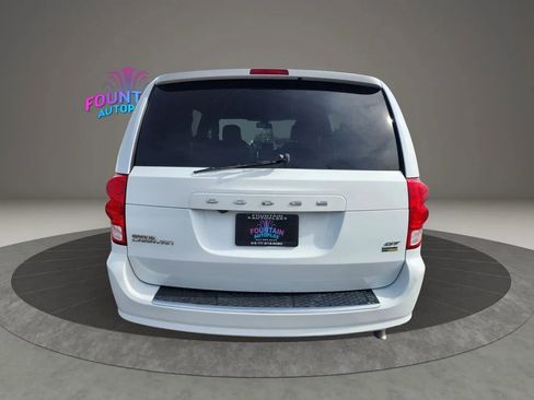 Used 2019 Dodge Grand Caravan GT image 4