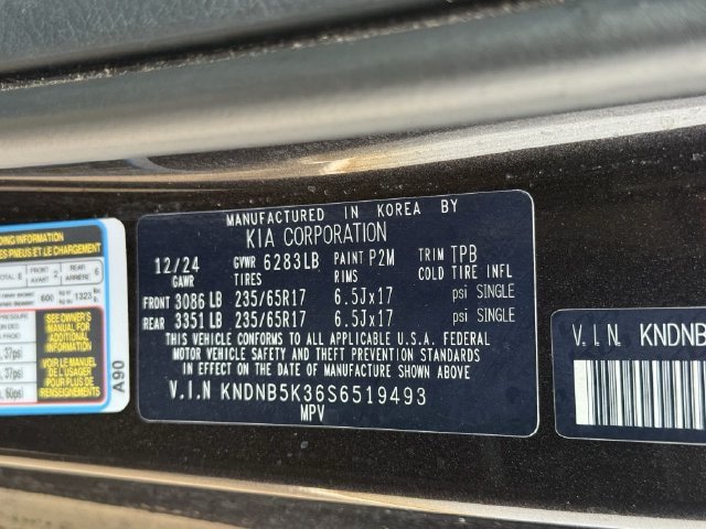 Used 2025 Kia Carnival FWD image 34