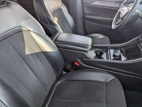 Used 2023 Jeep Grand Cherokee L Altitude image 11