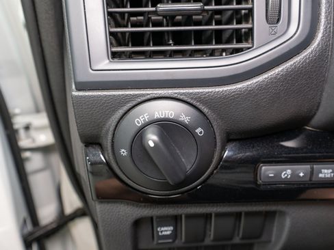 Used 2022 Nissan Titan SV RWD image 28