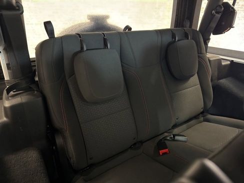 Used 2018 Jeep Wrangler Rubicon w/ Cold Weather Group image 15