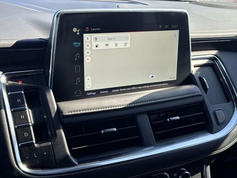 Used 2024 GMC Yukon SLT w/ SLT Premium Package image 24