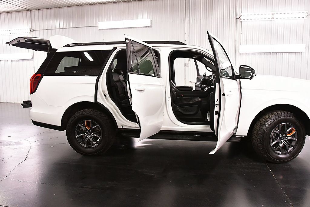 Used 2025 Ford Expedition Tremor AWD/4WD image 33
