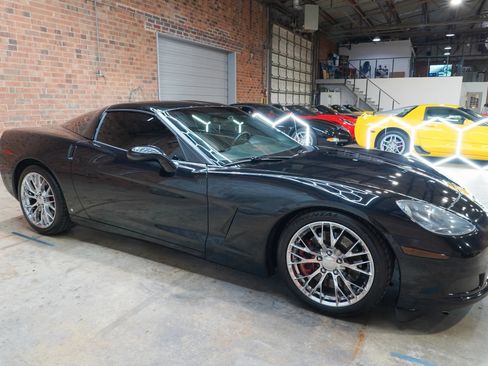 Used 2008 Chevrolet Corvette Coupe w/ Z51 Performance Package RWD image 2