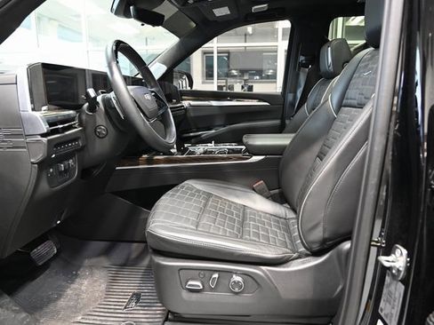 Used 2025 Cadillac Escalade ESV Sport Platinum w/ LPO, Floor Liner Package image 13