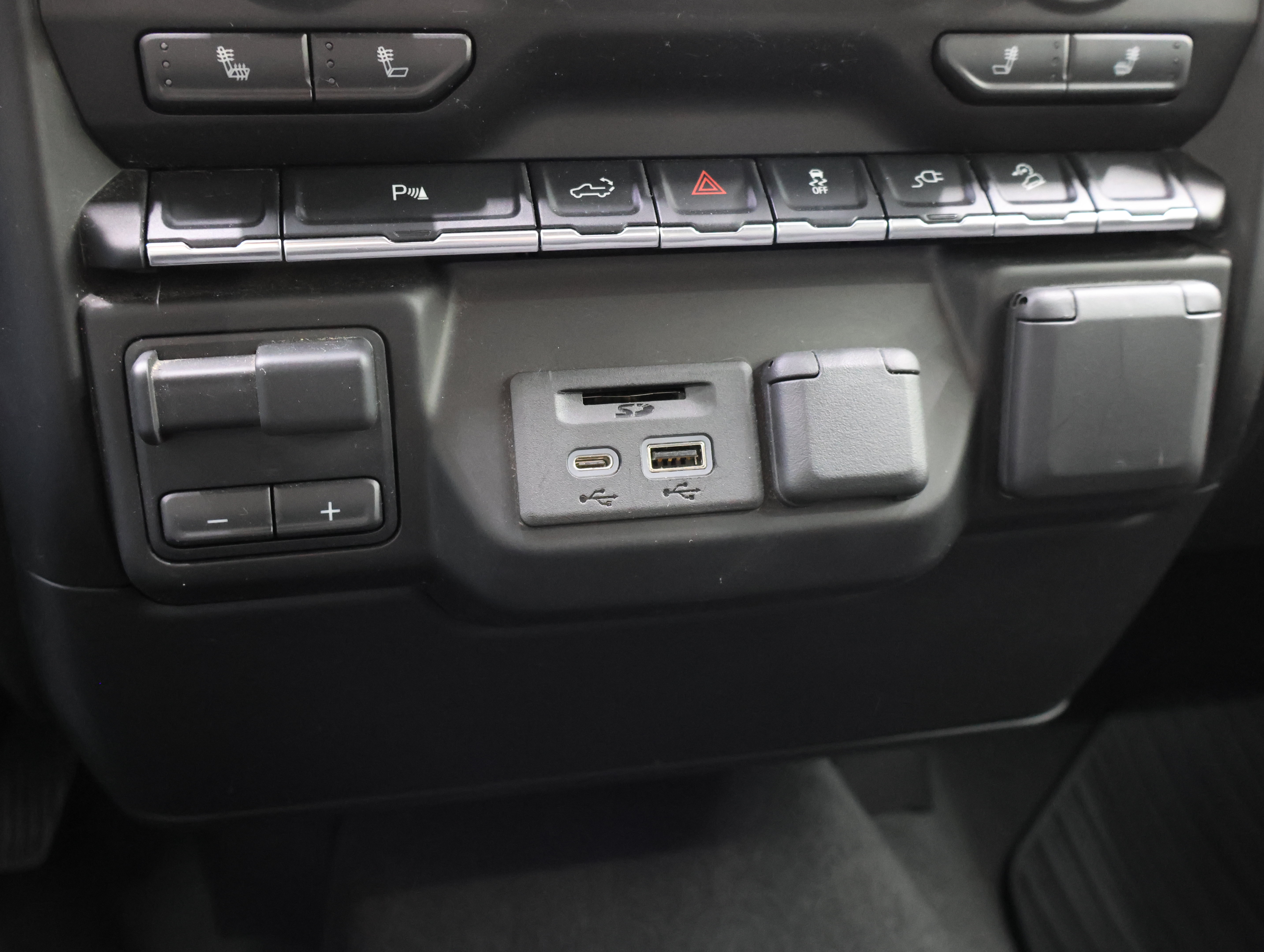 Used 2021 Chevrolet Silverado 2500 LT w/ Midnight Edition AWD/4WD image 46
