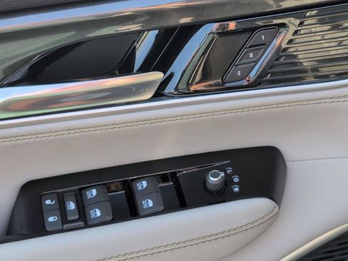 Used 2023 Jeep Wagoneer 4WD w/ Premium Group I image 22