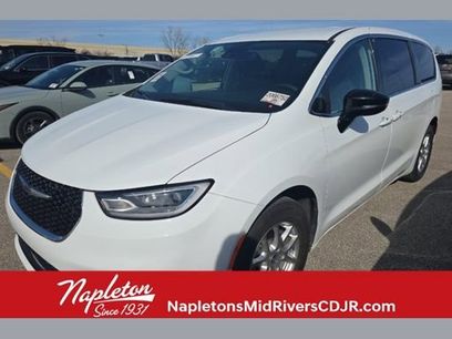 Used 2024 Chrysler Pacifica Touring-L