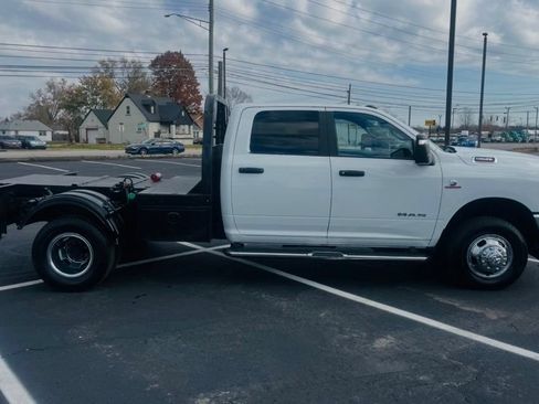 Used 2024 RAM 3500 Big Horn AWD/4WD image 3