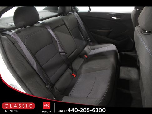 Used 2017 Chevrolet Cruze LT w/ Convenience Package image 16