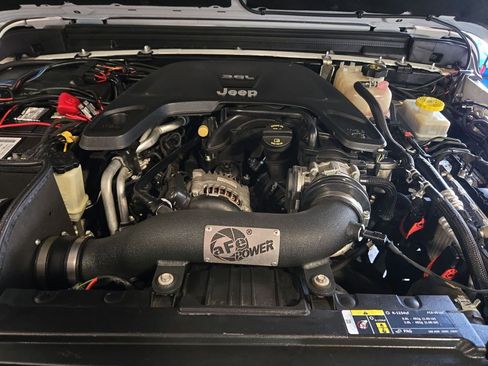 Used 2018 Jeep Wrangler Unlimited Rubicon image 31