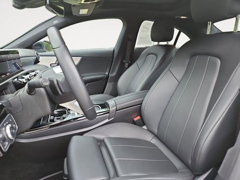 Used 2025 Mercedes-Benz CLA 250 4MATIC image 9