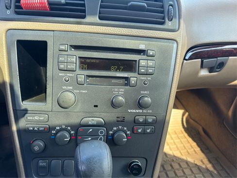 Used 2003 Volvo XC70 AWD/4WD image 15