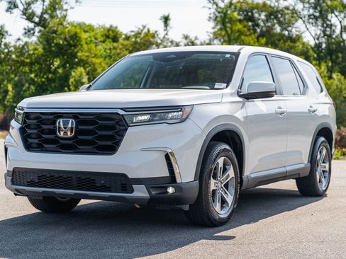 Used 2024 Honda Pilot EX-L image 3