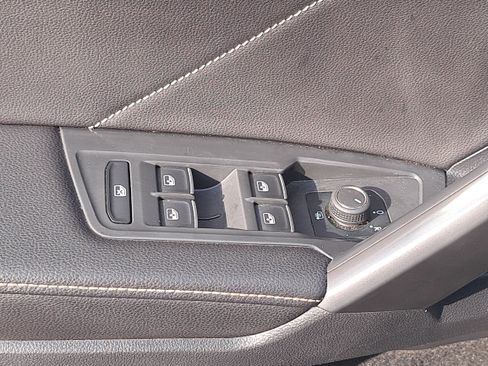 Used 2023 Volkswagen Tiguan SE R-Line FWD image 28