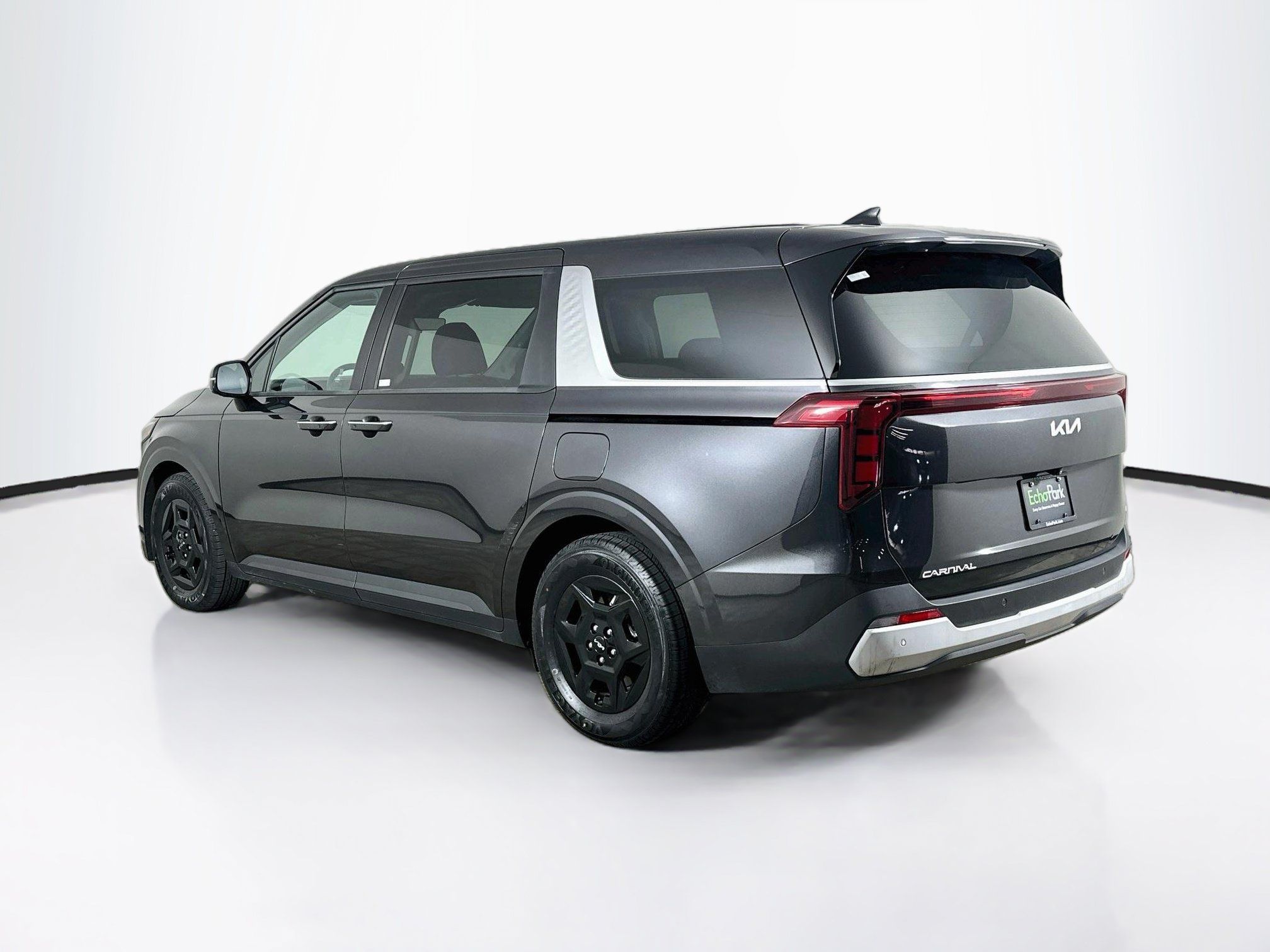 Used 2025 Kia Carnival FWD image 5