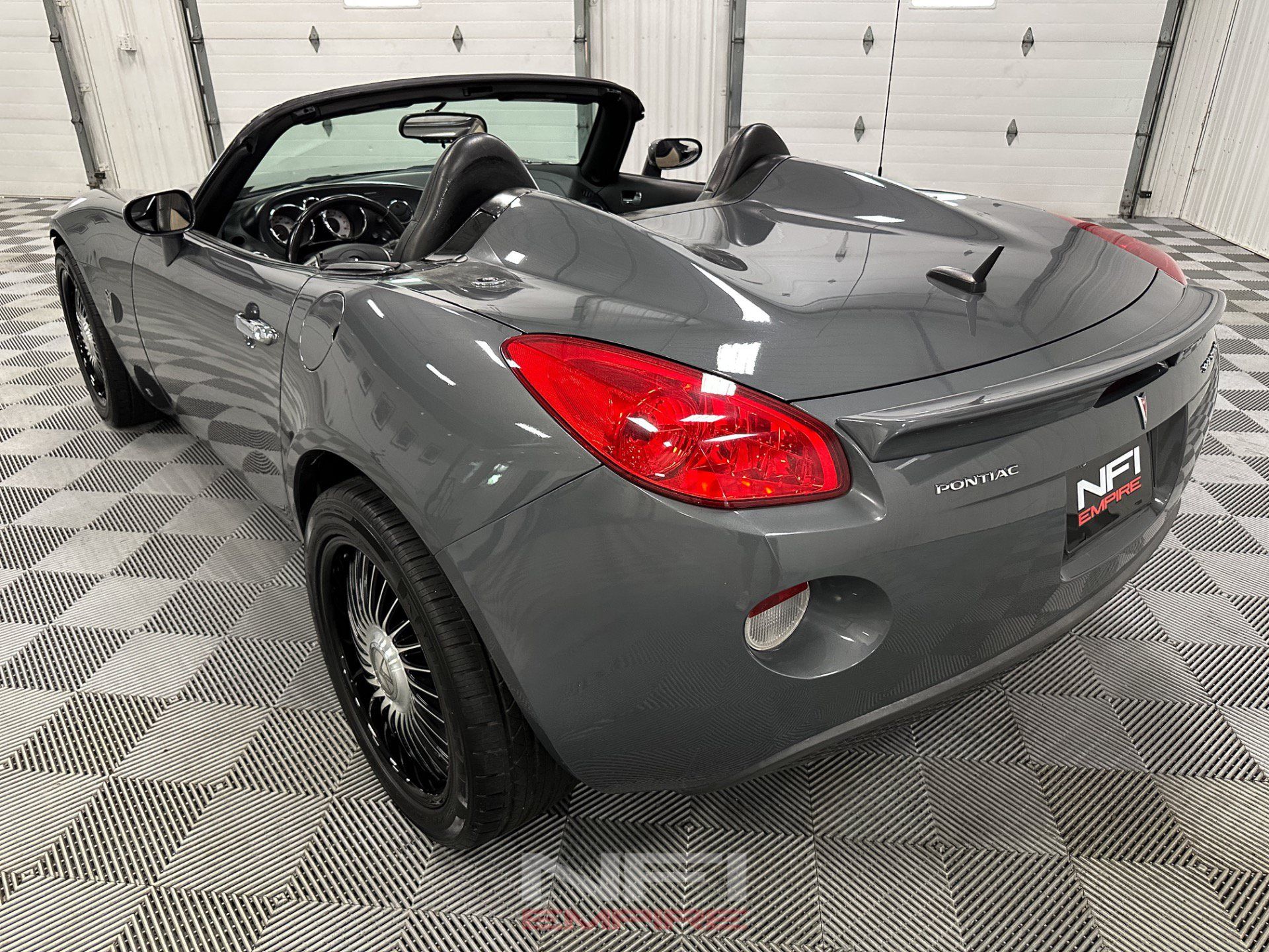 Used 2008 Pontiac Solstice Convertible w/ Premium Package RWD image 18