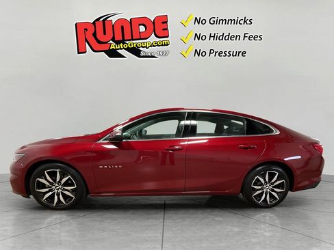 Used 2018 Chevrolet Malibu LT w/ Leather Package FWD image 3
