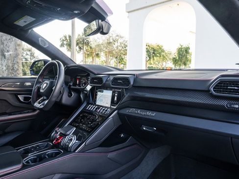 Used 2022 Lamborghini Urus image 28