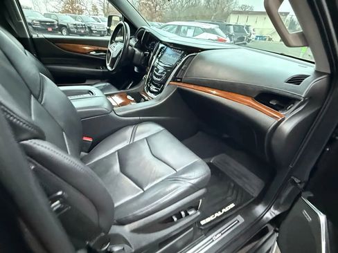 Used 2018 Cadillac Escalade Premium Luxury image 34