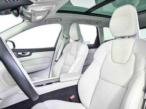 Certified 2024 Volvo XC60 B5 Plus AWD/4WD image 7