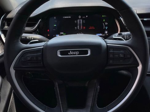 Used 2022 Jeep Grand Cherokee Limited 4xe w/ Luxury Tech Group II AWD/4WD image 12