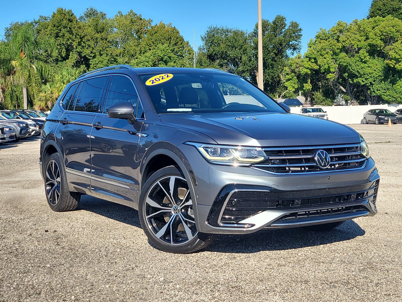 Used 2022 Volkswagen Tiguan SEL R-Line AWD/4WD image 32