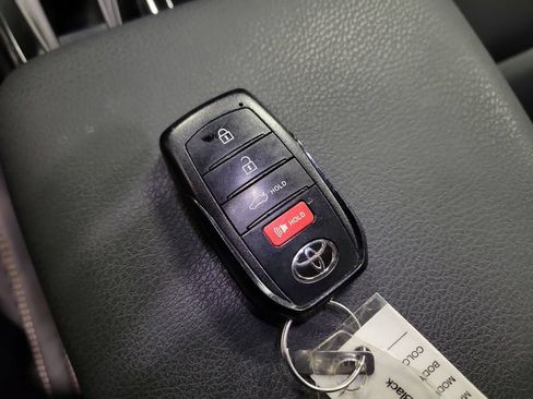 Used 2025 Toyota Camry SE FWD image 19