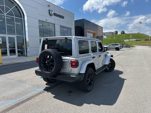 Used 2023 Jeep Wrangler Unlimited Sahara w/ Cold Weather Group AWD/4WD image 2