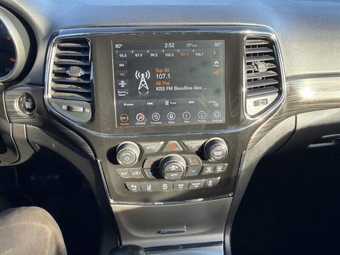 Used 2022 Jeep Grand Cherokee Laredo X image 23