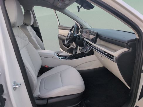 Used 2025 Hyundai Tucson SE image 24