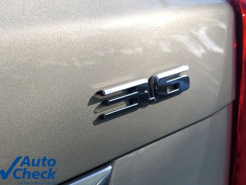 Used 2017 Cadillac XT5 Luxury w/ Driver Awareness Package FWD image 9