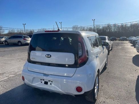 Used 2019 Kia Soul + image 6
