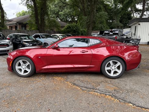 Used 2017 Chevrolet Camaro LT w/ Technology Package RWD image 2